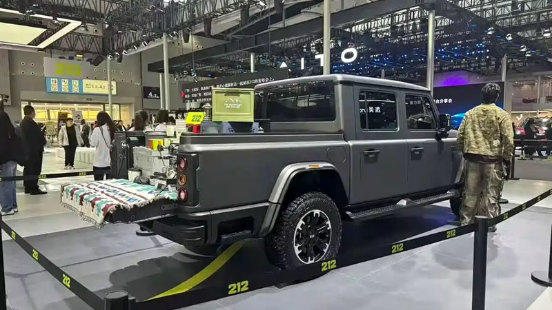 212 T01皮卡版车型首发亮相广州车展