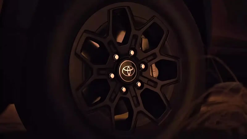 丰田Hilux预告图5.jpg