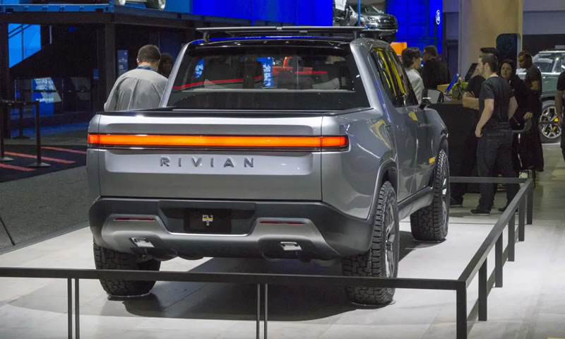 RIVIAN R1T现身小米科技园4.jpg